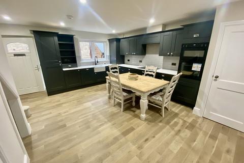 3 bedroom semi-detached house to rent, Hampton Mews, Havenstreet, Ryde, Isle of Wight