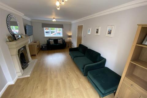 4 bedroom detached house to rent, Severn Close, Altrincham
