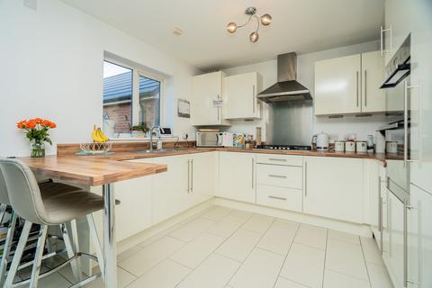 3 bedroom semi-detached house for sale, Fortuna Mead, Leighton Buzzard, LU7