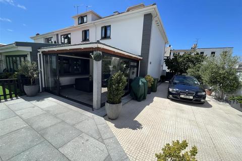 4 bedroom semi-detached house for sale, Walk-in 4 bed 3 bath & 4 reception rooms - Town outshirts