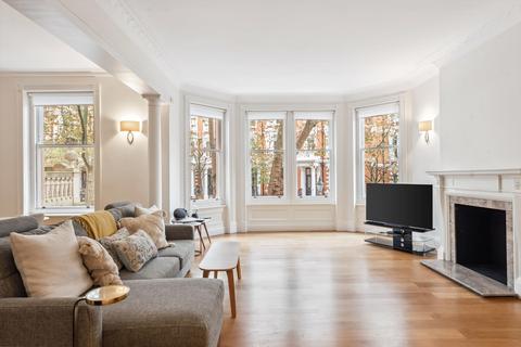 4 bedroom flat to rent, Campden Hill Court, Observatory Gardens, London, W8
