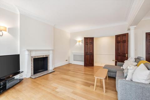 4 bedroom flat to rent, Campden Hill Court, Observatory Gardens, London, W8