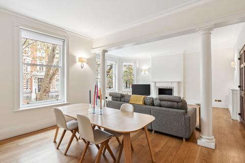 4 bedroom flat to rent, Campden Hill Court, Observatory Gardens, London, W8.