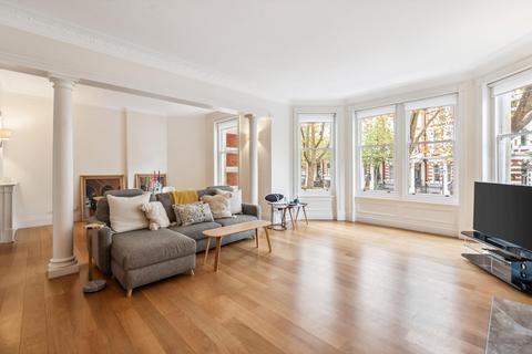 4 bedroom flat to rent, Campden Hill Court, Observatory Gardens, London, W8.