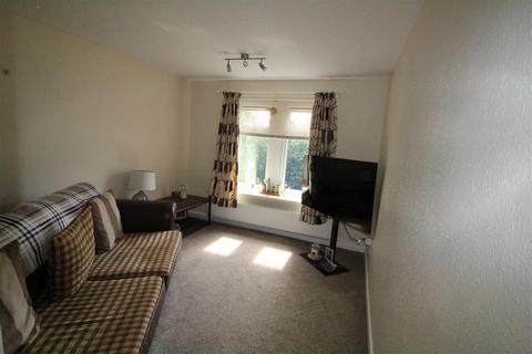1 bedroom flat to rent, High Street, Birstall, Batley