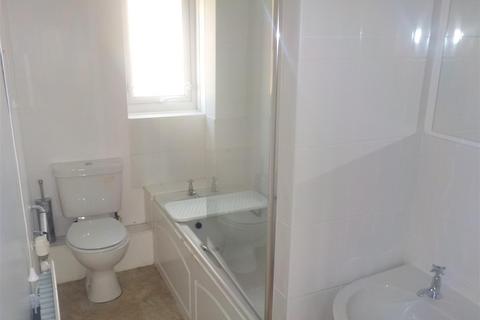 1 bedroom flat to rent, High Street, Birstall, Batley