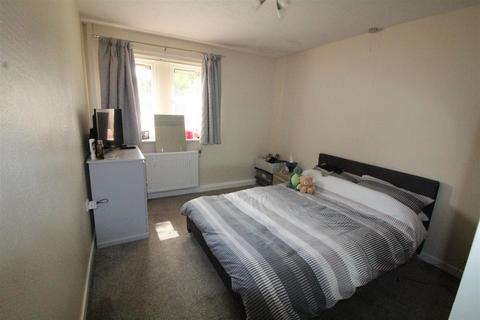 1 bedroom flat to rent, High Street, Birstall, Batley