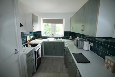 1 bedroom flat to rent, High Street, Birstall, Batley
