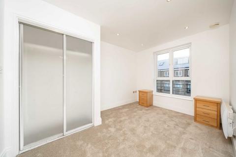 undefined, High Street, Brentford TW8