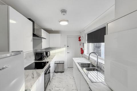 4 bedroom house of multiple occupation to rent, 25 Southwick Road at Sunderland, 25, Southwick Road SR5