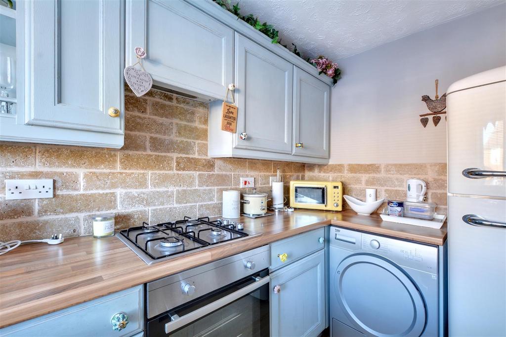 Kitchen 2.jpeg