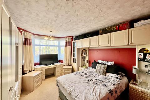 3 bedroom semi-detached house for sale, North Hyde Lane, Norwood Green UB2