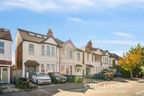 3 bedroom apartment to rent, Lynton Road, Acton, W3