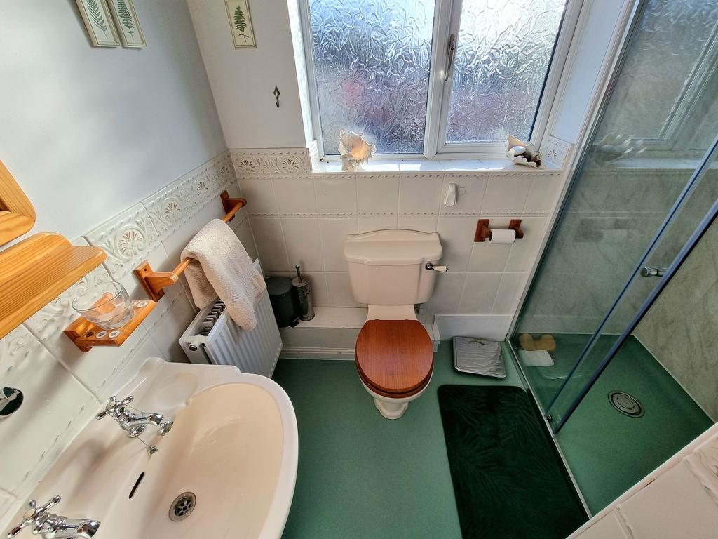 En-Suite Bathroom