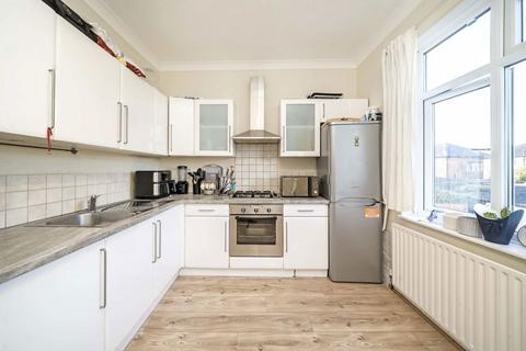 2 bedroom flat to rent, Kingsley Avenue, London W13