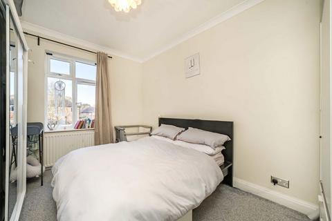 2 bedroom flat to rent, Kingsley Avenue, London W13