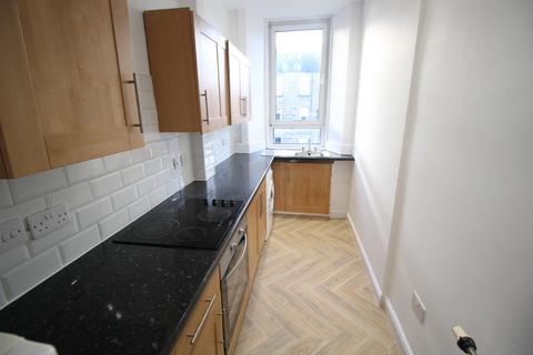 2 bedroom flat to rent, Finlay Drive, Glasgow G31
