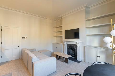 2 bedroom flat to rent, Albert Bridge Road, London, SW11