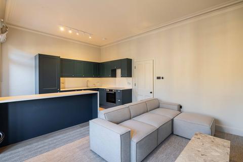 2 bedroom flat to rent, Albert Bridge Road, London, SW11
