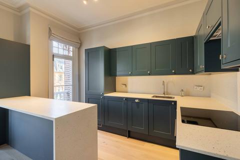 2 bedroom flat to rent, Albert Bridge Road, London, SW11