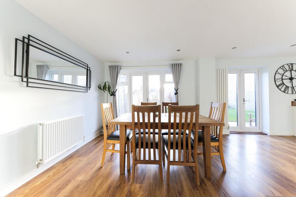 Dining Area.jpg