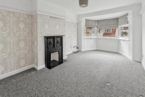 2 bedroom apartment to rent, Station Road, Leigh-On-Sea