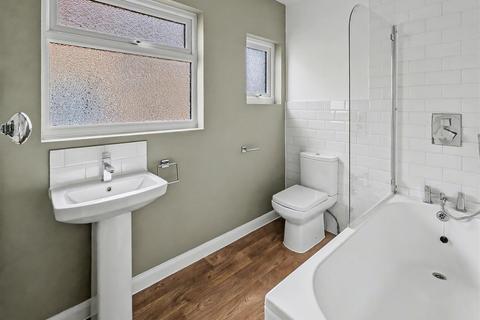 2 bedroom apartment to rent, Station Road, Leigh-On-Sea
