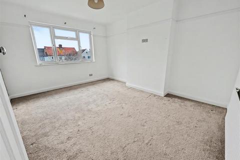 2 bedroom apartment to rent, Station Road, Leigh-On-Sea