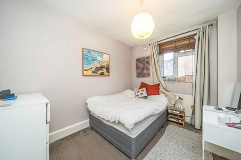 2 bedroom flat to rent, Stockwell Road, London SW9