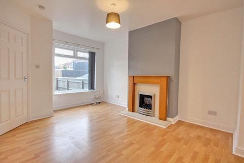 2 bedroom house to rent, Moorhouse Road, Hull