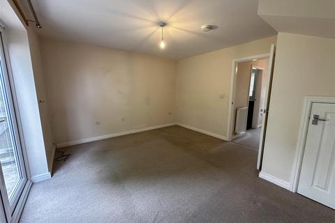 2 bedroom semi-detached house to rent, Crowson Close, Shepshed, Leicestershire