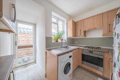 2 bedroom flat to rent, Farley Road, Catford, London, SE6