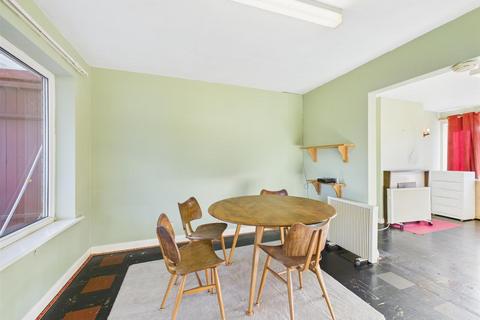 3 bedroom semi-detached house for sale, Broughton Avenue, Aylesbury HP20