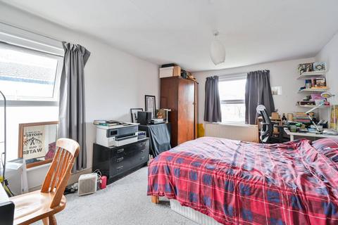 4 bedroom terraced house to rent, Derwent Grove, East Dulwich, London, SE22
