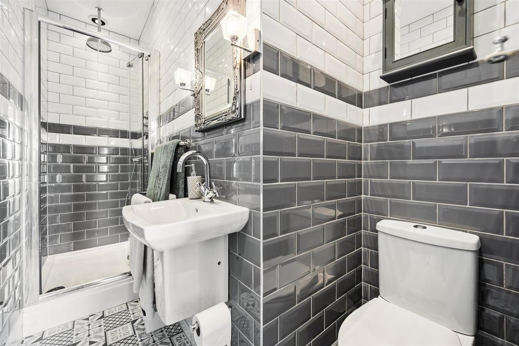 Bedroom Three en-suite.jpg