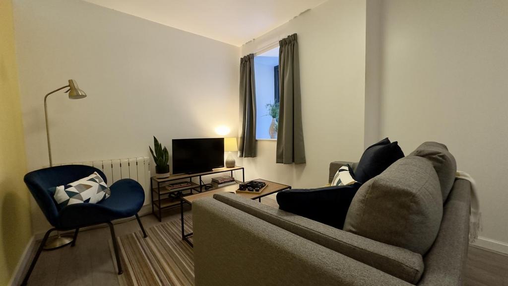 A cozy and inviting living room with stylish de...