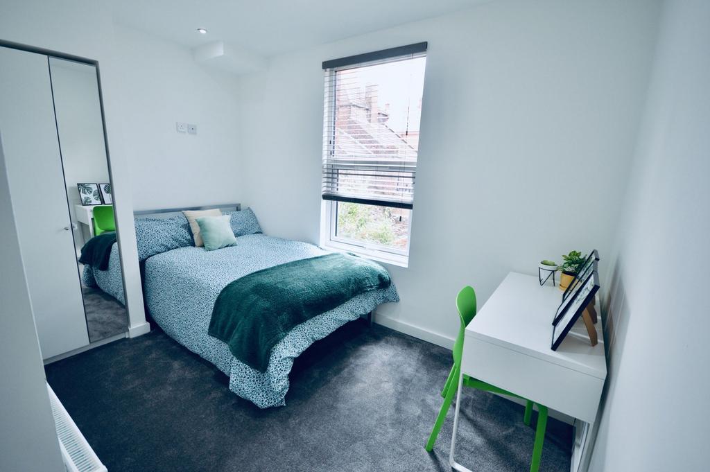 Bright and inviting double bedroom featuring am...