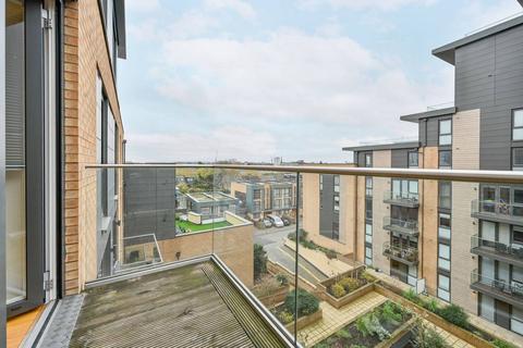 1 bedroom flat to rent, Vale Court, Brentford, TW8
