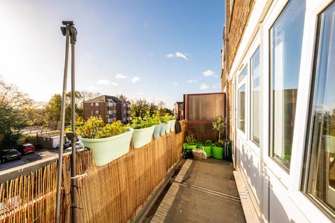 undefined, Wessex Close, Kingston, Kingston upon Thames, KT1