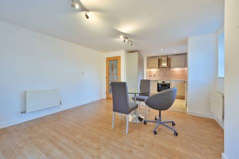 2 bedroom flat for sale, Vale Road, Bushey, WD23