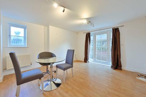 2 bedroom flat for sale, Vale Road, Bushey, WD23
