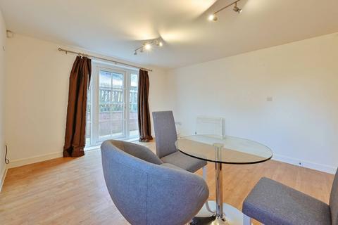 2 bedroom flat for sale, Vale Road, Bushey, WD23