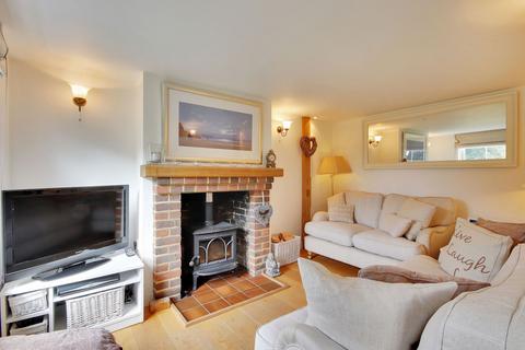 3 bedroom semi-detached house to rent, Victoria Road, Southborough, TN4