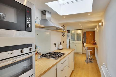 3 bedroom semi-detached house to rent, Victoria Road, Southborough, TN4