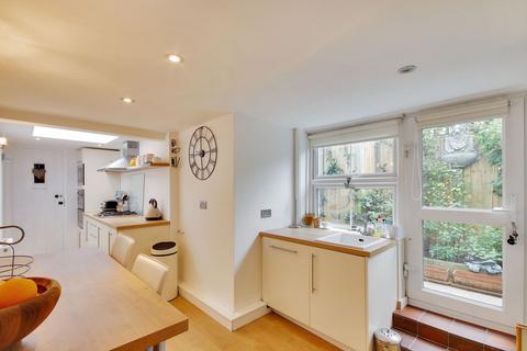 3 bedroom semi-detached house to rent, Victoria Road, Southborough, TN4