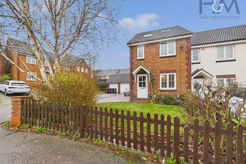 4 bedroom end of terrace house to rent, Fairfield Way, Stevenage