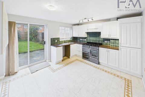 4 bedroom end of terrace house to rent, Fairfield Way, Stevenage
