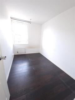 3 bedroom flat to rent, The Quarterdeck, London E14