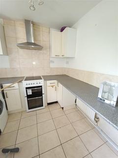 3 bedroom flat to rent, The Quarterdeck, London E14