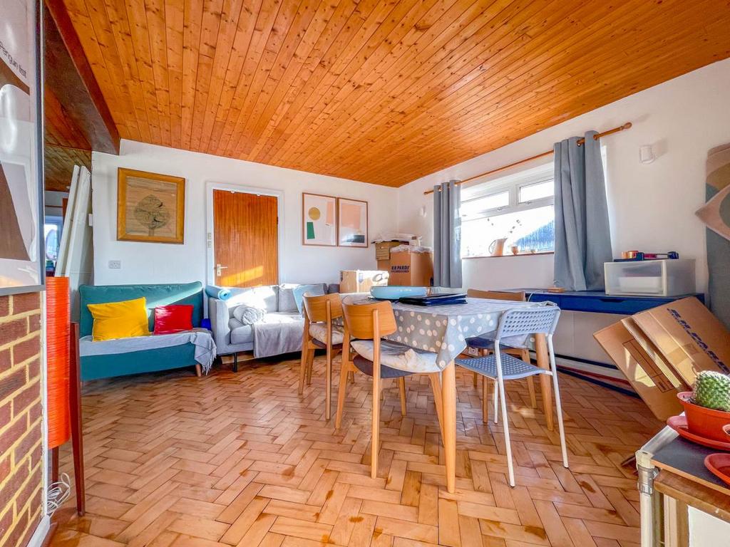 13 island view dinin